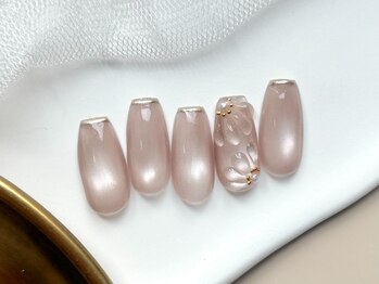 ラヴィット 梅田店(Lovit)の写真/【パラジェル×キラキラが得意!】派手にはできなくても、シンプル華やかネイルを楽しみたい方へ。