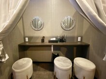 パウダールーム完備で施術後の身だしなみ直しも安心