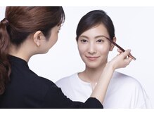 ビューズアイブロウスタジオ 八重洲地下街店(BIEWS EYEBROW STUDIO)の雰囲気（左右差や毛流れ、生え方に合わせた描き方をアドバイス。）