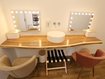 ルル(LuLu)/清潔なカウンセリングカウンター