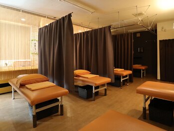 リラックスサロンふわり/カーテンで区切られた半個室空間