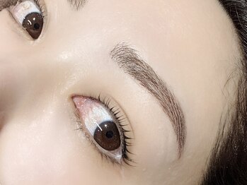 レイリス 船橋店(Raylice)の写真/顔タイプ診断と骨格診断で大人女性が似合う目元をご提案！まつ毛眉毛の整えで朝の時短美容へ♪