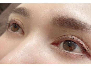 エマ アイラッシュアンドリラクゼーション(ema eyelash&relaxation)の写真/すっぴんでも自信がつくナチュラルで美しい目元に◎ビューラーいらずで快適なメイク時間♪