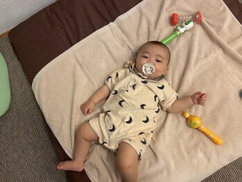 子育てママの整体サロン/施術中のお子様の様子