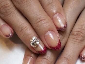 ミーナネイル(miinanail)/フレンチと立体ビジューネイル