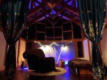 130°の癒し 長岡青葉台店/施術スペースは100ルクス以下