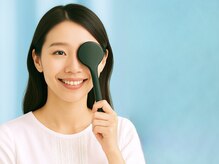 ルアナシンフォニア エクシア 恵比寿店(Luana-Sinfonia)/アイトレ施術の流れ1,視力を測る