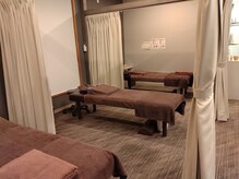 施術室は仕切りがあり、ゆったりとしたプライベートスペース♪