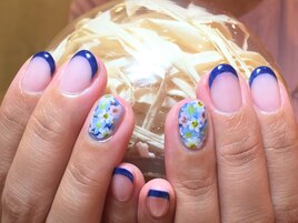 細フレンチネイル。