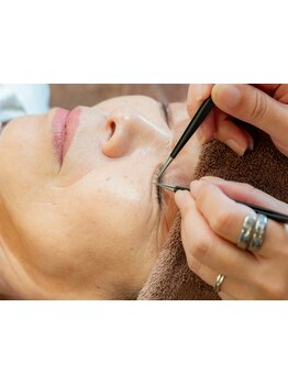 ナチュラル上品な目元にしたい