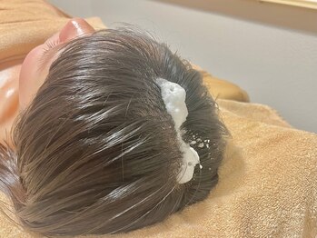 マルレ 三軒茶屋(MARLE)の写真/《はじける炭酸ヘッドスパ》眼精疲労や、重い頭を支えている首肩まで。程よい力加減でじっくりマッサージ♪