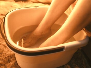 リトルフラワー 川口店(Little Flower)の写真/\みんな大好き足つぼマッサージ/選べるアロマ足湯と極上オイルで、足元から全身リフレッシュ!