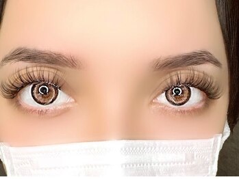 サロンドグリュック(Salon de gluck)の写真/大人女性らしく上品な目元＆ネイルをトータルコーディネート♪魅力を最大限活かした品が良い愛され女子に！