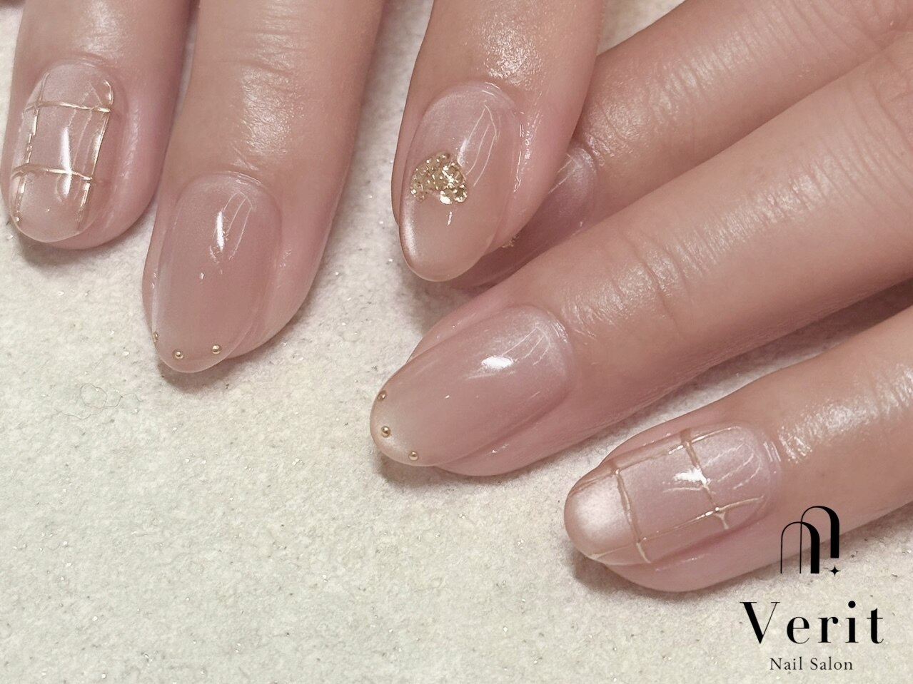 2026年春トレンド】ベージュ ワンカラー ハンドのネイルデザイン集