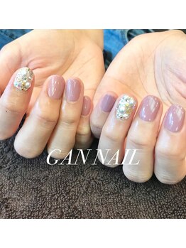 シンプルビジューネイル