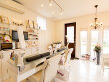 ワイズ ネイル ラボ(Y'S nail lab)の雰囲気（白を基調にした明るい店内で気軽にネイルが楽しめます♪）