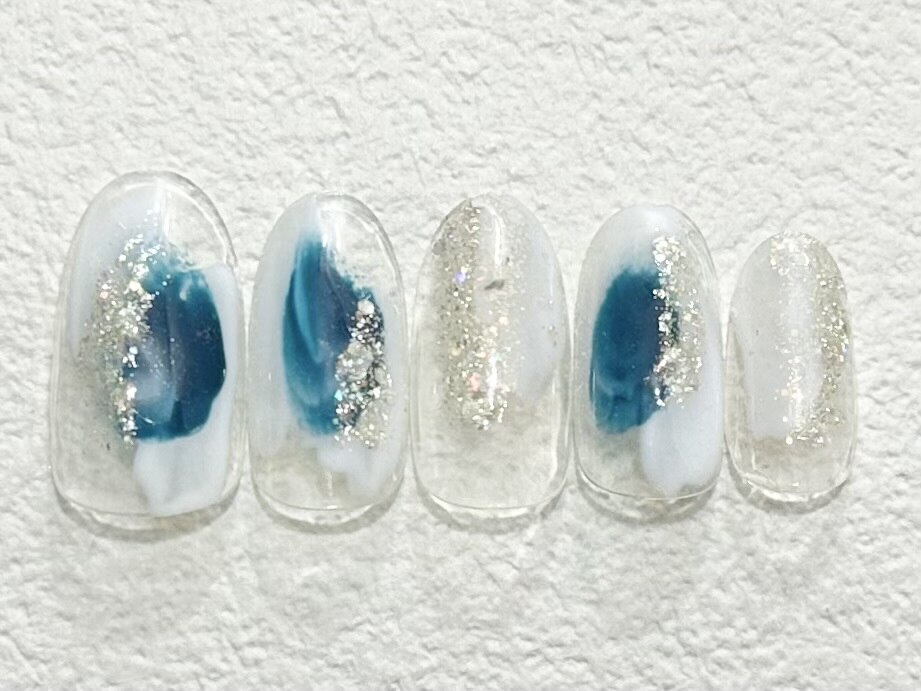 2025年-2026年冬トレンド】ブルーシルバーのネイルデザイン集｜人気順