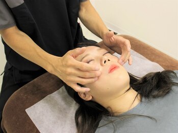 アヴァンティーズ 横浜(AVANTIS)の写真/お客様の不調箇所を経験豊富なスタッフが見極め根本からケア◎（小顔矯正＋リンパフェイシャル〉￥3480