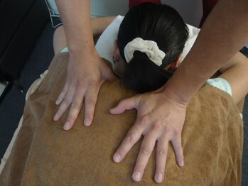 アタック鍼灸院(ATAC鍼灸院)/首・肩への手技