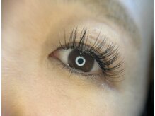 初めてでも満足度の高い軽くて自然な理想の目元へ