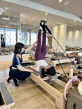 エクセル 藤が丘店(excel)の写真/全プログラムで脚を心臓よりも高く上げた姿勢で行う、むくみ解消に効果大のエクササイズを取り入れています