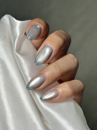 うるキラ華やかネイル