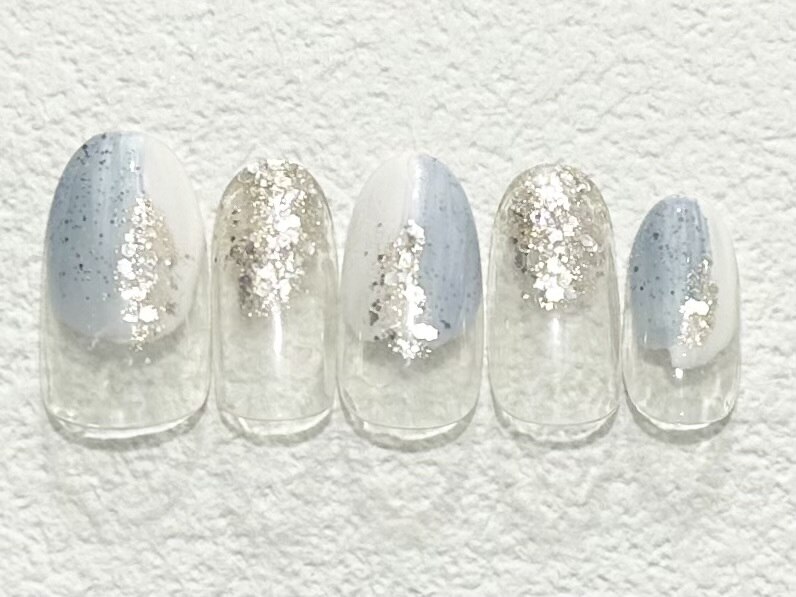 2025年-2026年冬トレンド】塗りかけ ブルーのネイルデザイン集｜人気順
