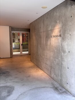 ローズカレス(Rose’s Caress)/サロンへの入り口です♪