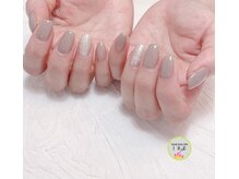 イーレ(IRE)/グレージュとラメ