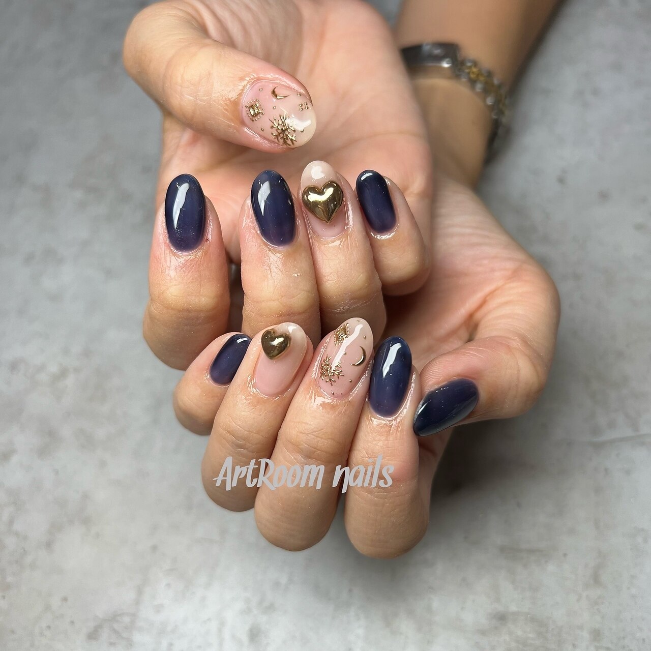 2026年冬トレンド】ネイビー ハート ハンドのネイルデザイン集｜人気順