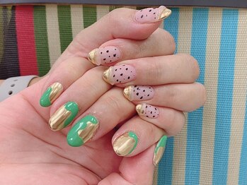 ネイルアンドアイラッシュサロンR/ちぐはぐ個性派