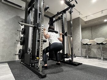 ドリップ 東姫路店(DRiP)/スミスマシンを使ったスクワット