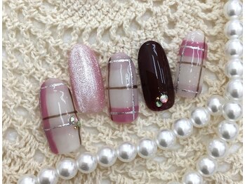 アンティム(Intime)/チェック柄ネイル