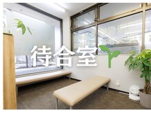 大宮ウィル鍼灸整骨院の雰囲気(待合室です♪ウォーターサーバーあり◎【骨盤矯正/もみほぐし】)