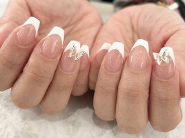 フレンチネイル×蝶々パーツ