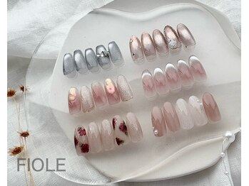 フィオル(FIOLE)の写真/大人女性の心を掴む上品な仕上がりが人気の秘訣♪シンプルだからこそ差が出る技術力!ワンランク上の指先に*