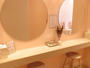 ミュリエル(MURIEL)/メイクブース