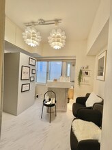 シアミス(SIAMIHS)/明るく落ち着ける店内