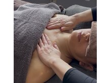 背中・デコルテのリンパマッサージでふわ軽ボディへ！