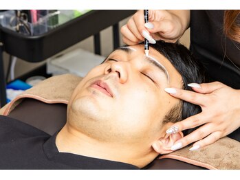 眉毛の匠/大人の落ち着きと凛々しさを纏う