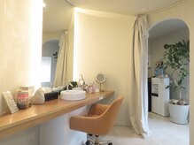 コルザ(colza)の雰囲気（個室パウダールーム有り◎そのままお出かけできちゃう♪）