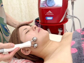 ティースキンサロンオキナワ(T-skin salon Okinawa)の写真/【鏡に映る自分に自信を】たるみケアは「最強お顔が上がるコース」筋膜リリース+炭酸グローパック+美顔器