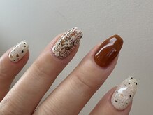 ジュイール(Jouir)/ブラウンで繊細アート