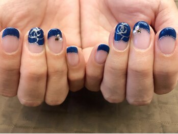 プラハネイル(+HER 美甲)/薔薇フレンチ