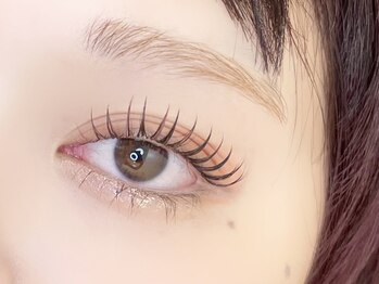 アルボ 海田店(arvo)の写真/【目元にも個性を☆】抜け感が人気のブラウンなど、セーブルやフラットラッシュに自分らしさをプラス◎