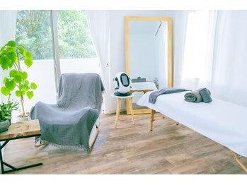 美時雨/木々に囲まれた隠れ家的サロン