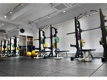 ザ ベース(the BASE)/清潔感のある店内でトレーニング