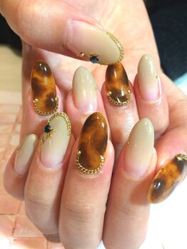 トータルサロン 白べぇーっ プラス/大人べっ甲ネイル