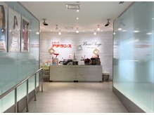 ビューステージ アイブロウサロン 新宿東口/レディスアデランス新宿で営業中