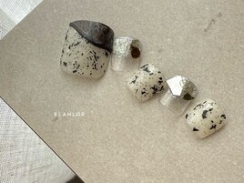 モノトーンフットネイル